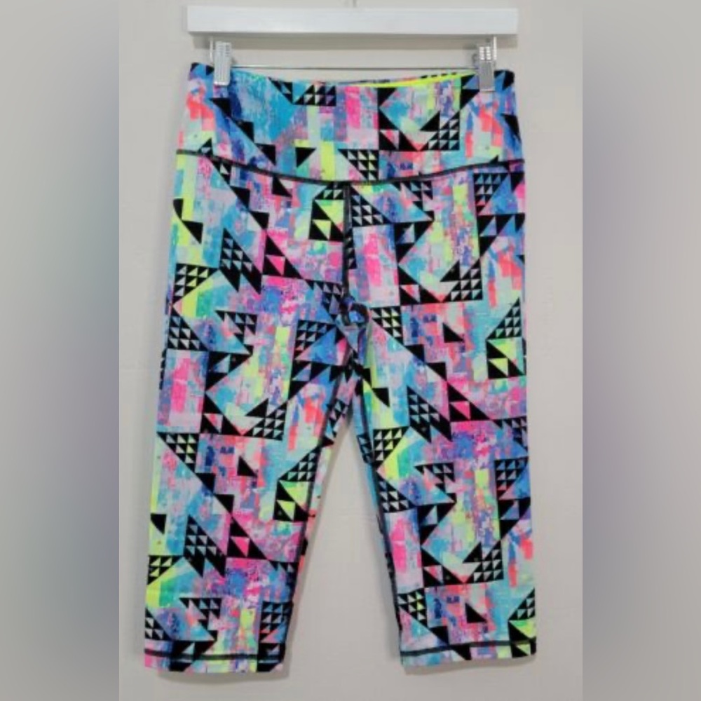 VSX neon geometric pattern capri leggings